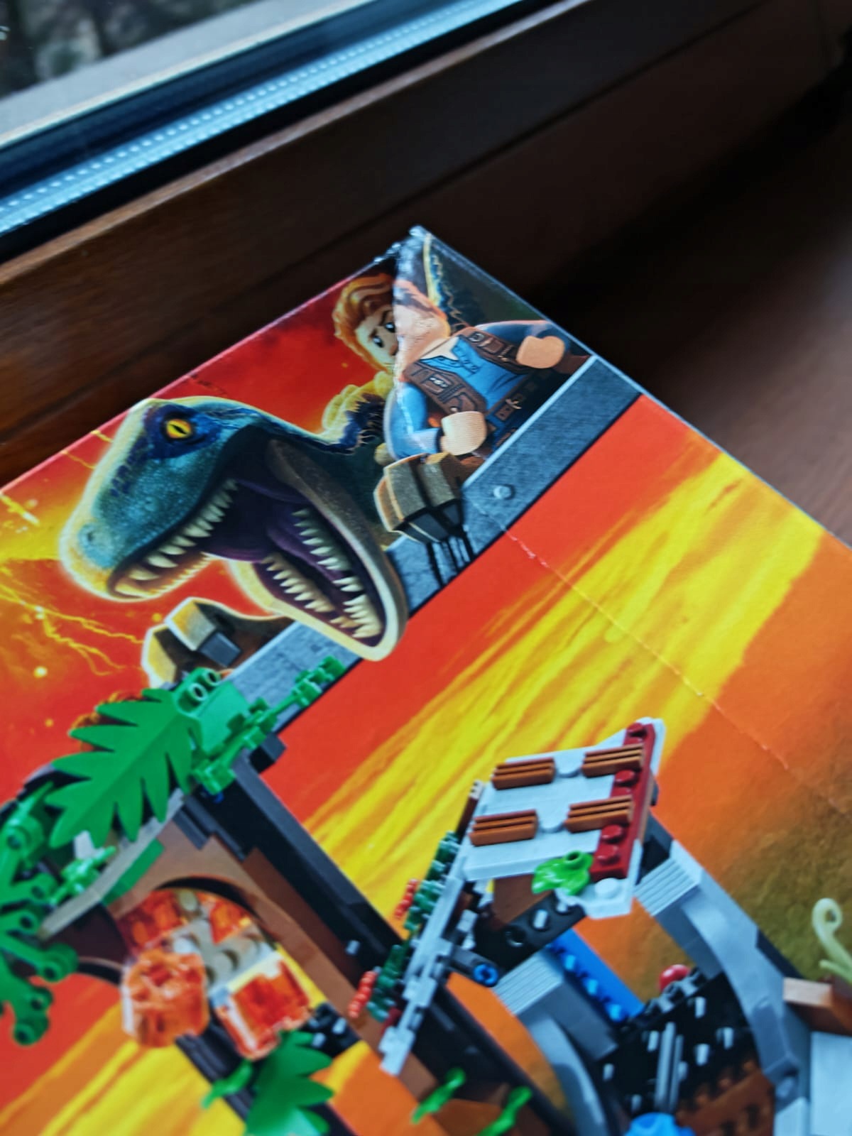 LEGO 75929 Jurassic World - Ucieczka przed karnotaurem – zdjęcie 7